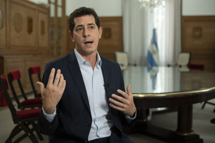 Wado de Pedro compartió un spot en Twitter donde se muestra como candidato