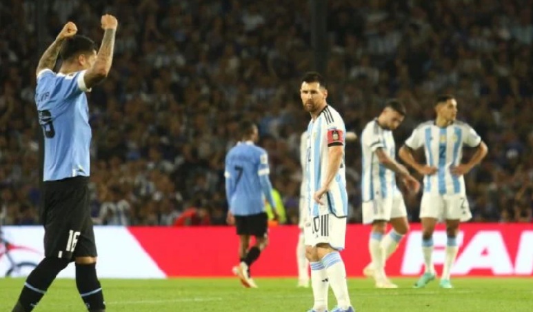 Argentina pierde largo invicto tras caer en casa contra Uruguay en la  eliminatoria al Mundial; Brasil sufre segunda derrota consecutiva